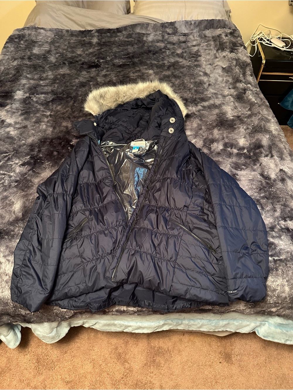 Columbia Navy Quilted Puffer Coat with Faux Fur Trim Hood 3x